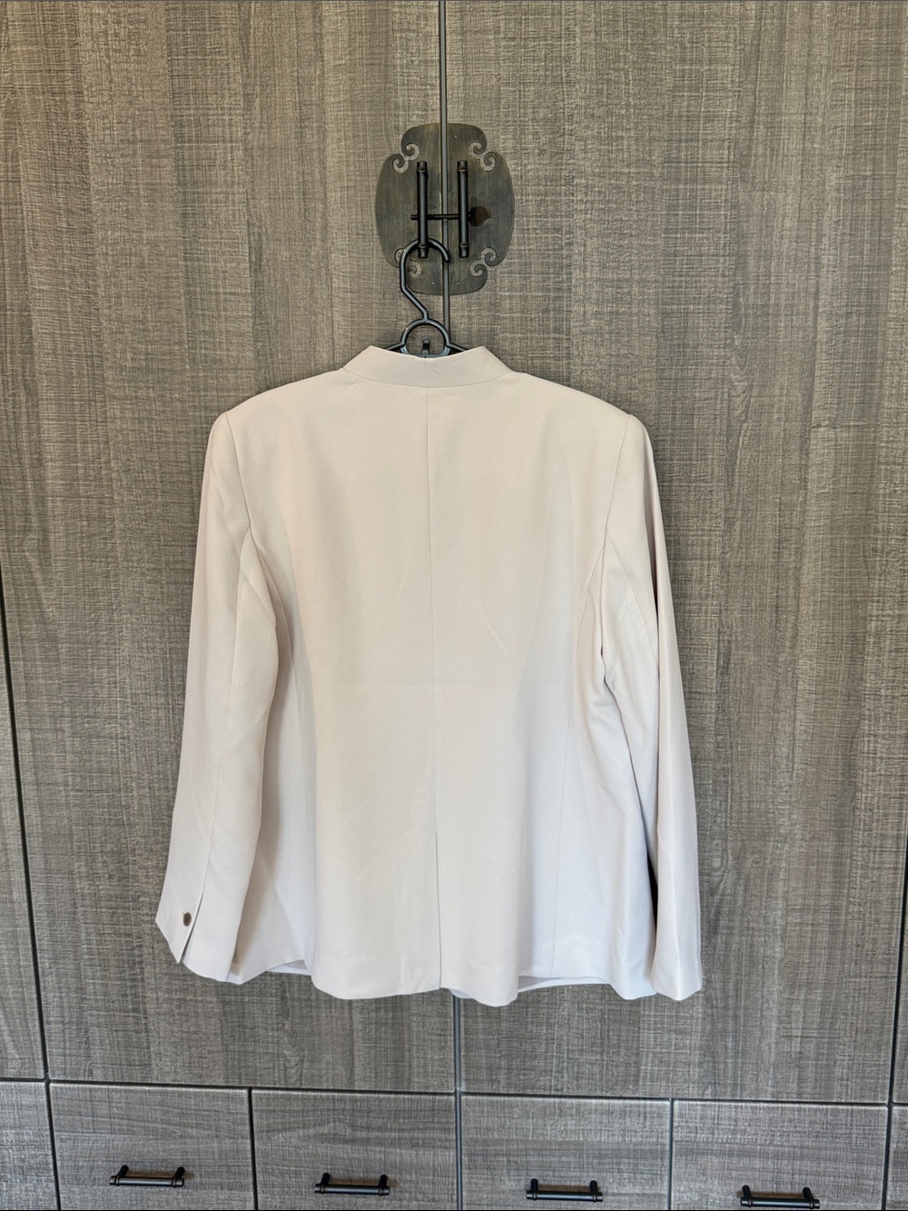 Ann Taylor The Long Collarless Blazer in Fluid Crepe - Picture 15 of 16